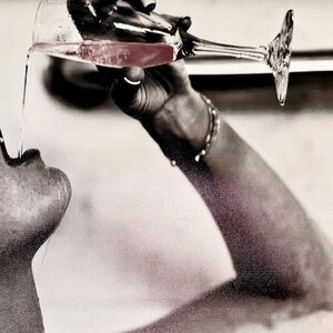 Champagne Sips in Bubble Bath Canvas Print (30*40)